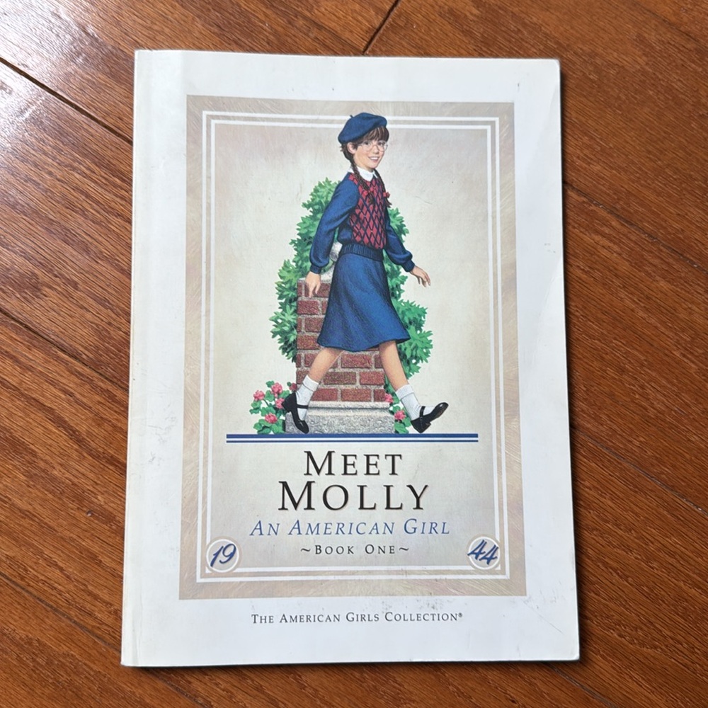 American Girl Molly Doll & Book - Picture 16 of 16